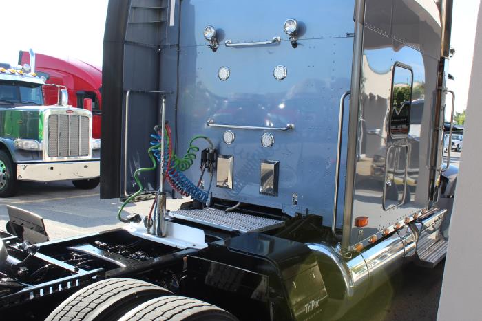 2023 Peterbilt 579-6