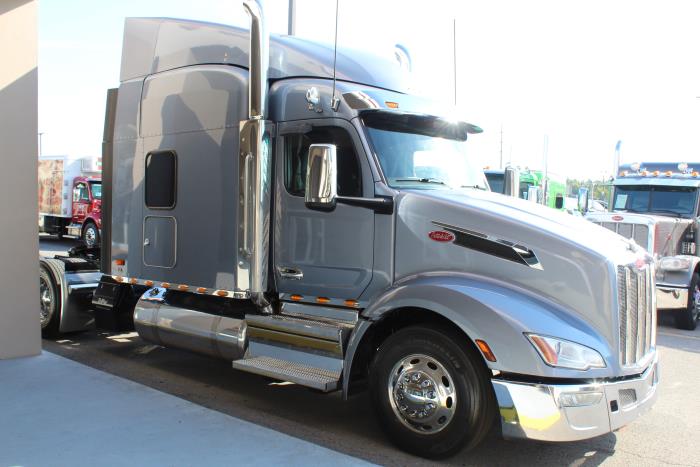 2023 Peterbilt 579-7
