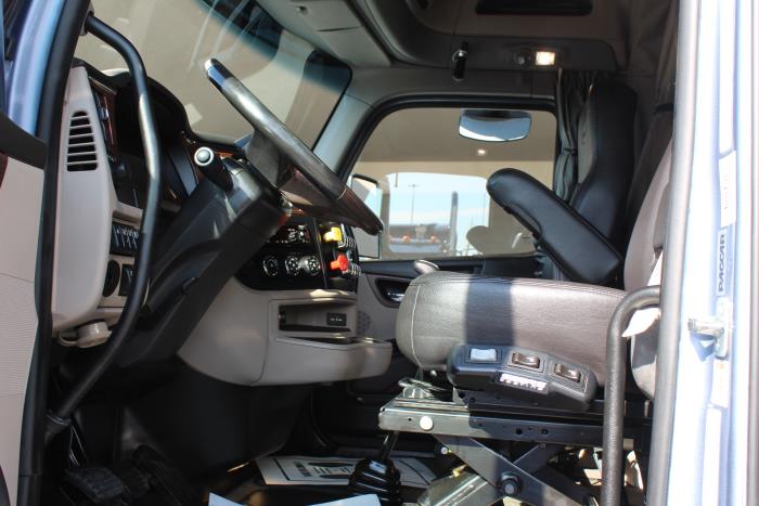 2023 Peterbilt 579-8