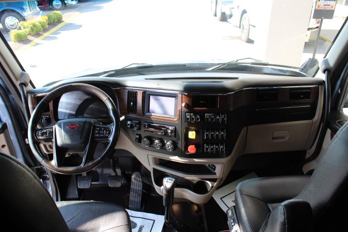 2023 Peterbilt 579-17