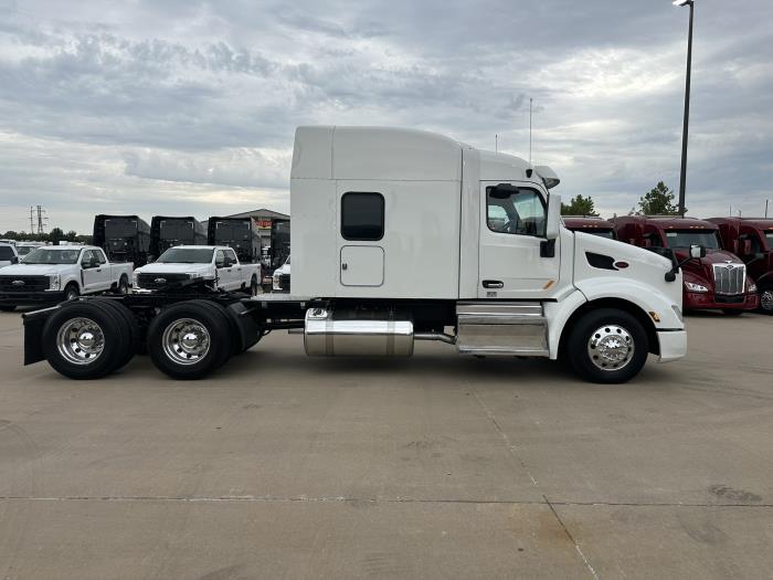 2022 Peterbilt 579-4