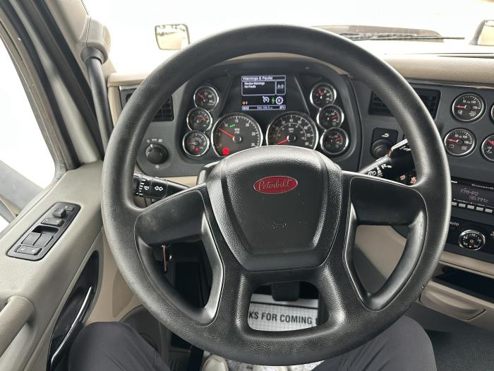 2022 Peterbilt 579-8