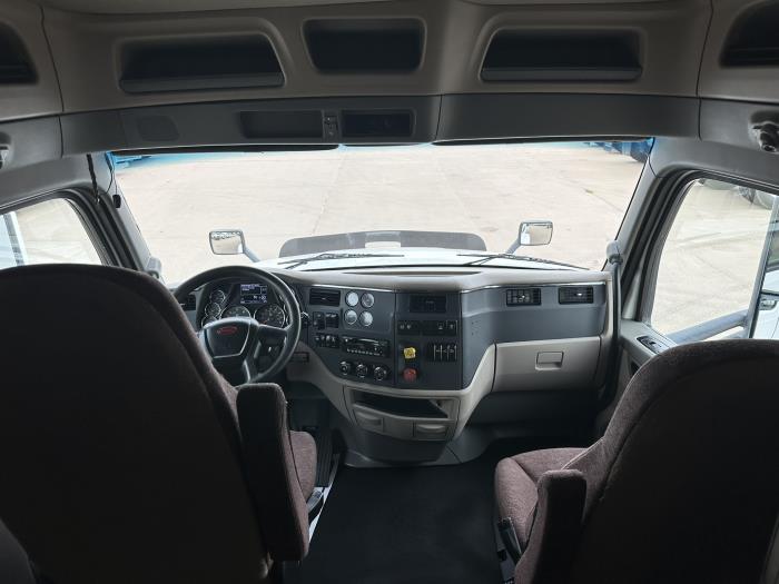 2022 Peterbilt 579-10