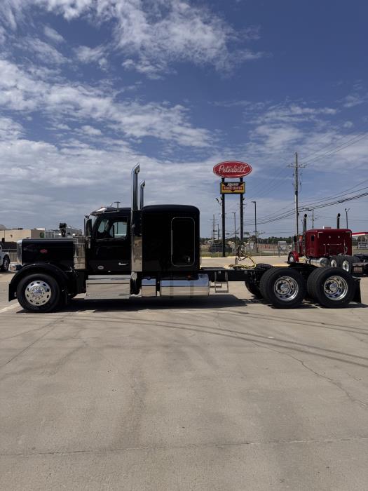 2027 Peterbilt 589-3