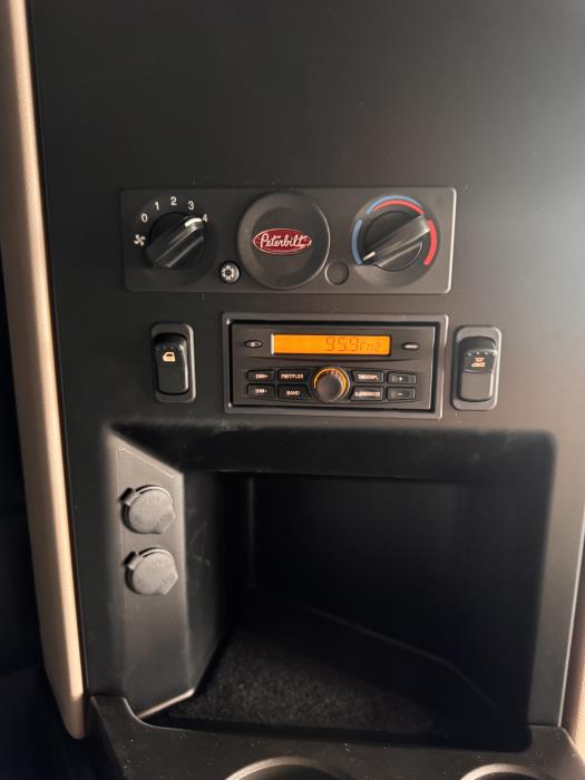 2027 Peterbilt 589-17