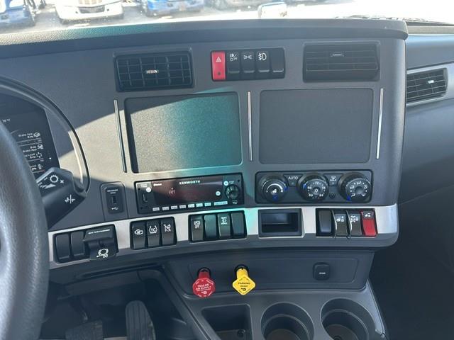 2024 Kenworth T680 — photo 2