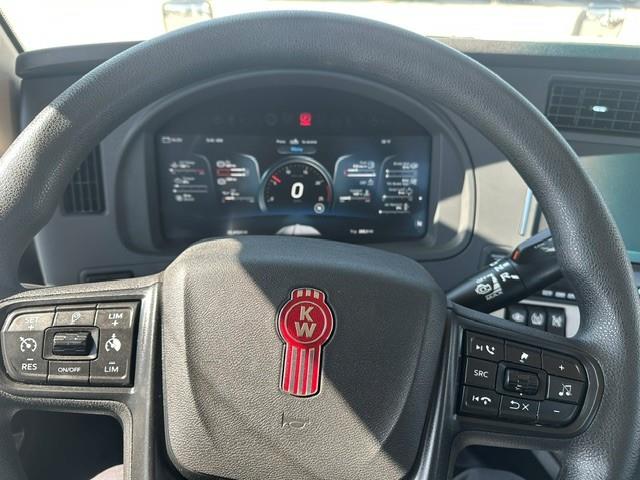 2024 Kenworth T680 — photo 3