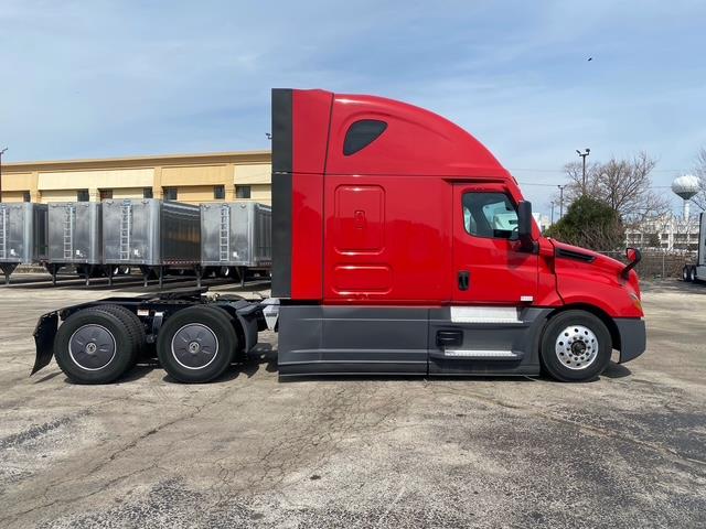 2023 Freightliner Cascadia-7