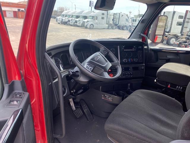 2023 Freightliner Cascadia-14