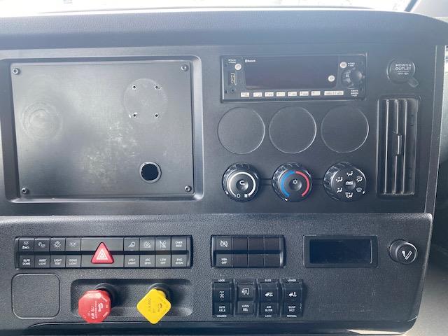 2023 Freightliner Cascadia-19