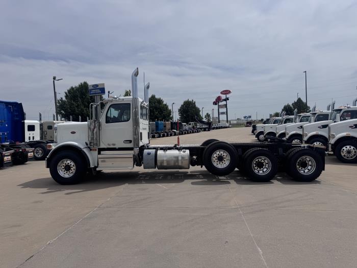 2027 Peterbilt 589-2