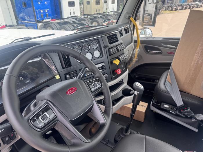 2027 Peterbilt 589-4