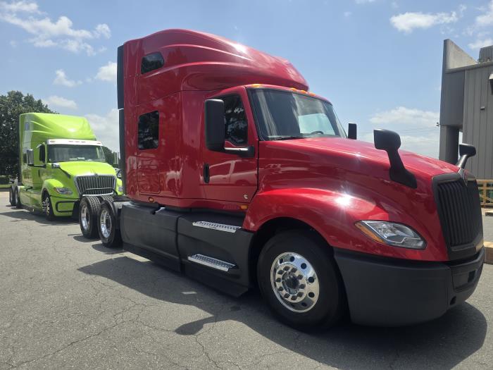 2022 International LT — photo 4