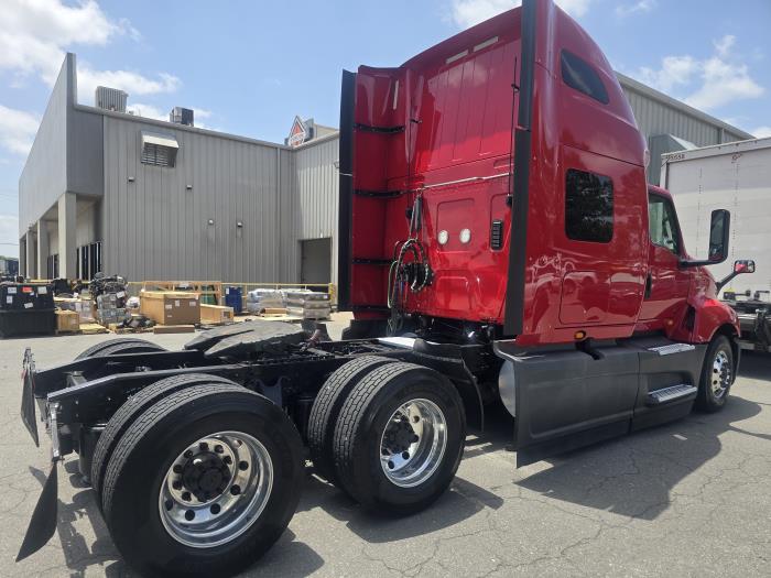 2022 International LT — photo 5