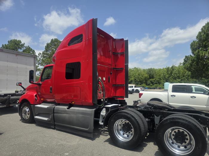 2022 International LT — photo 6