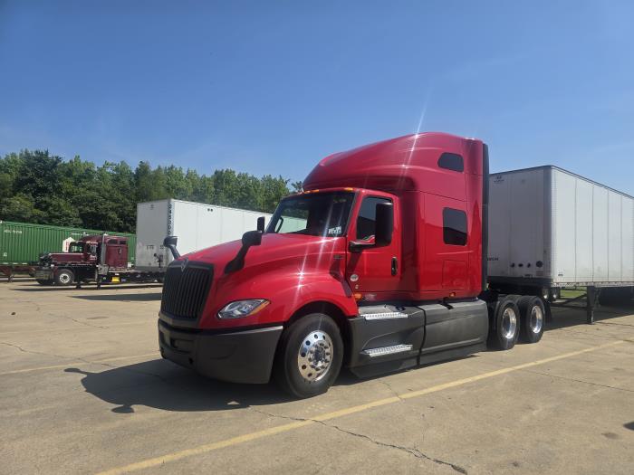 2022 International LT — photo 2