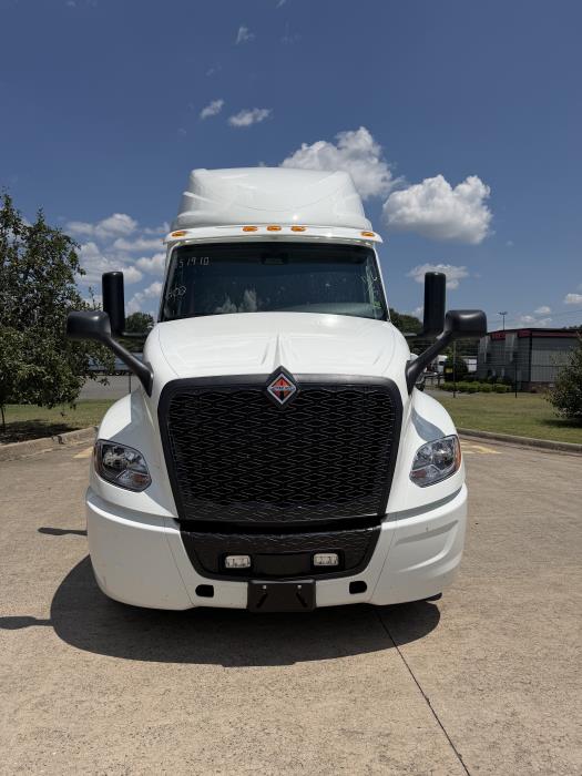 2027 International LT — photo 3