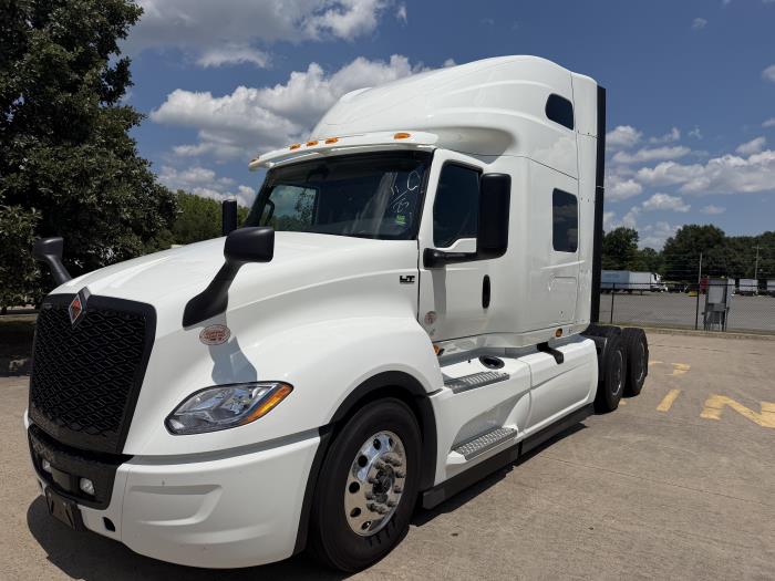 2027 International LT — photo 2