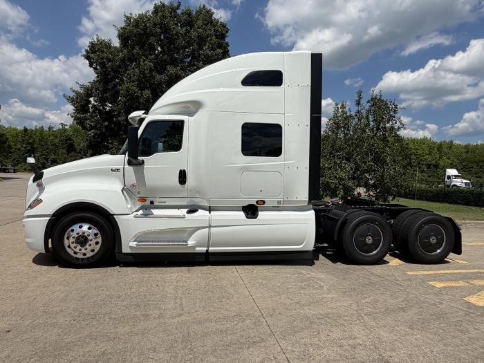 2027 International LT — photo 4