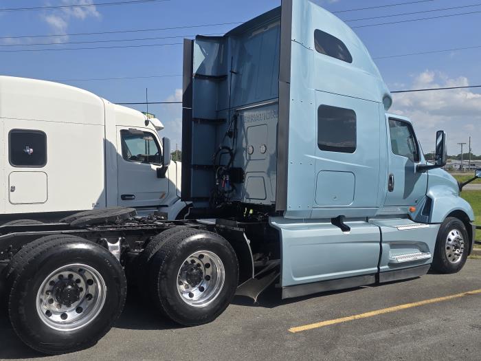2022 International LT625-2