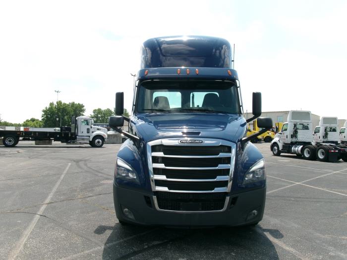 2022 Freightliner Cascadia-1