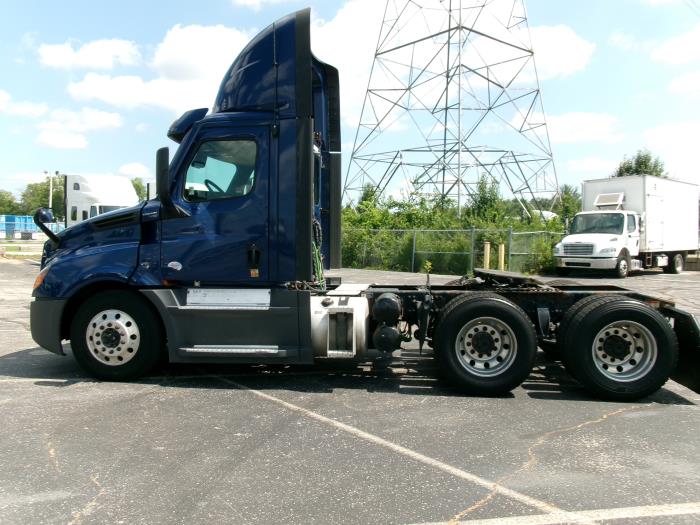 2022 Freightliner Cascadia-4