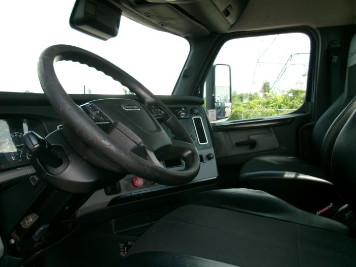 2022 Freightliner Cascadia-10