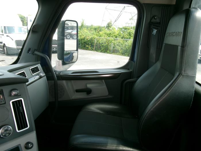 2022 Freightliner Cascadia-13