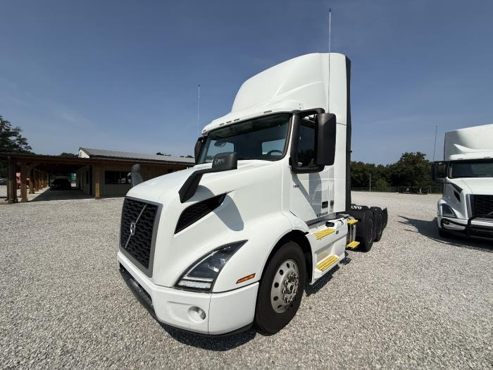 2023 Volvo VNR64T300-0