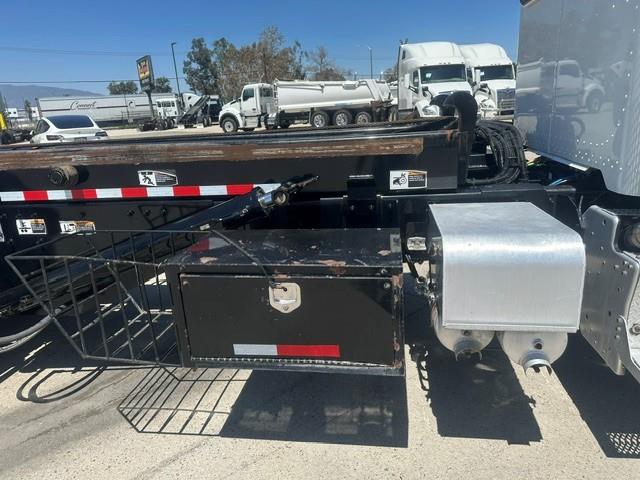2016 Peterbilt 348-6