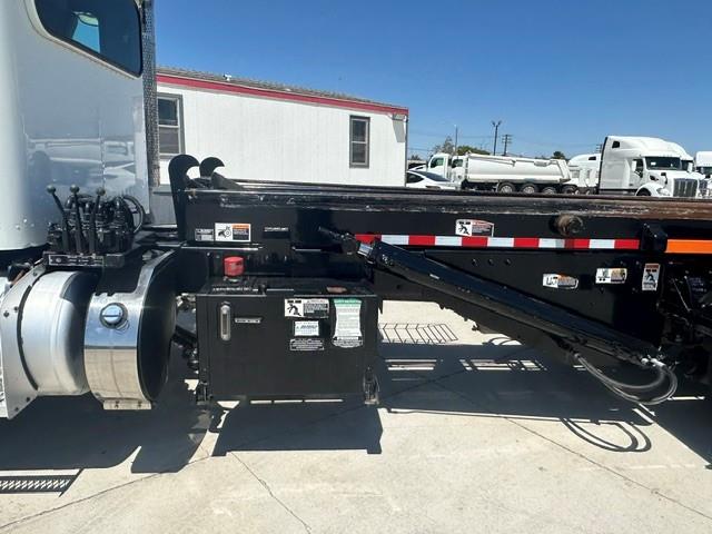 2016 Peterbilt 348-13