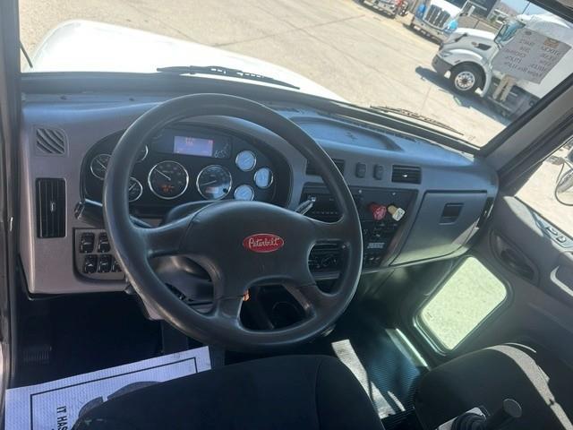 2016 Peterbilt 348-18