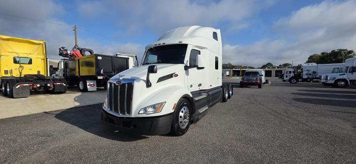 2022 Peterbilt 579-0