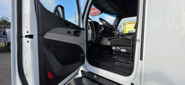 2022 Peterbilt 579-8