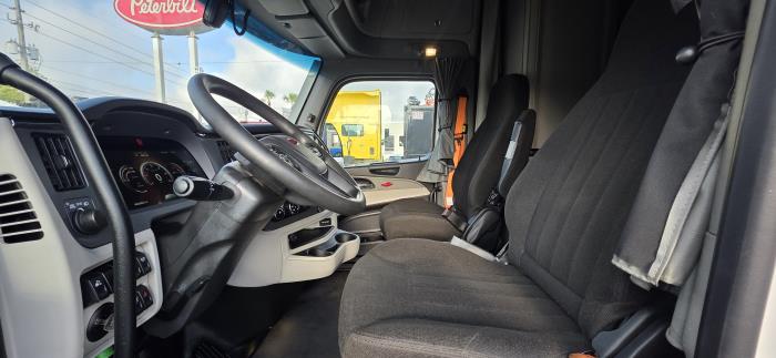 2022 Peterbilt 579-9
