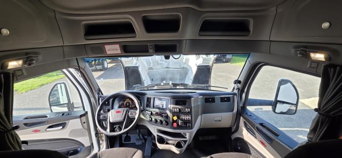 2022 Peterbilt 579-17