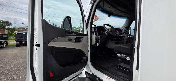2022 Peterbilt 579-8