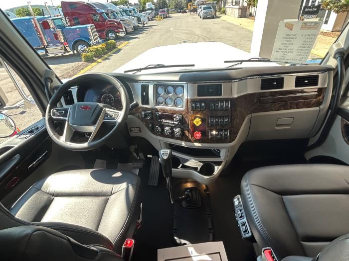 2027 Peterbilt 589-3
