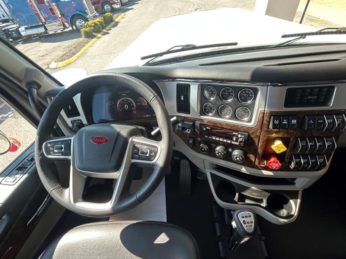 2027 Peterbilt 589-4