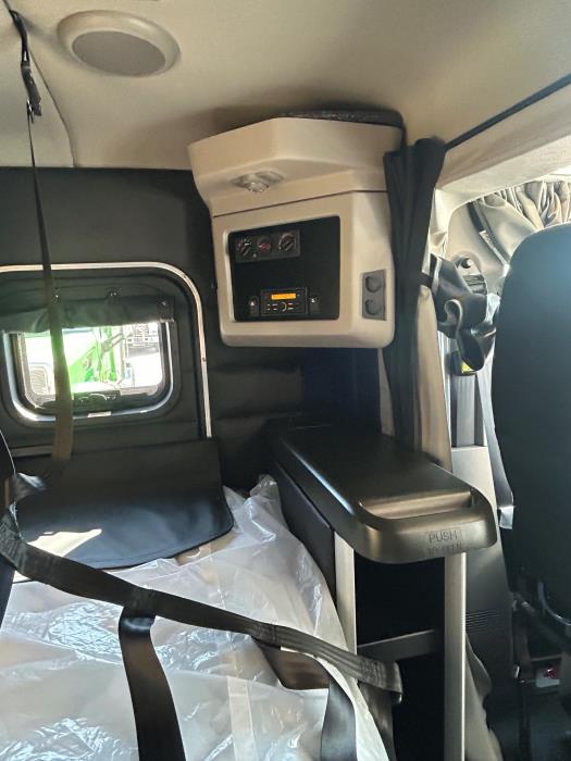 2027 Peterbilt 589-6