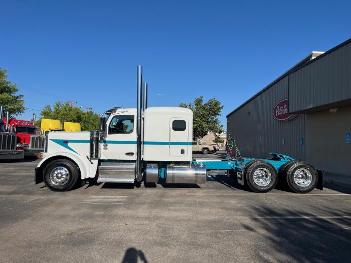 2027 Peterbilt 589-2