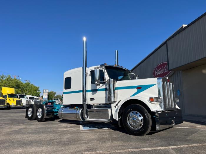 2027 Peterbilt 589-4