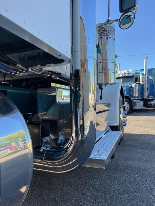 2027 Peterbilt 589-16