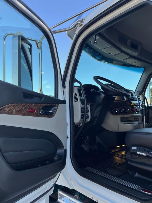 2027 Peterbilt 589-25