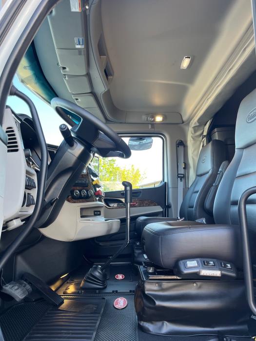 2027 Peterbilt 589-26
