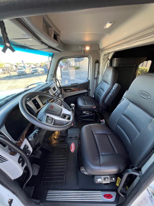 2027 Peterbilt 589-27