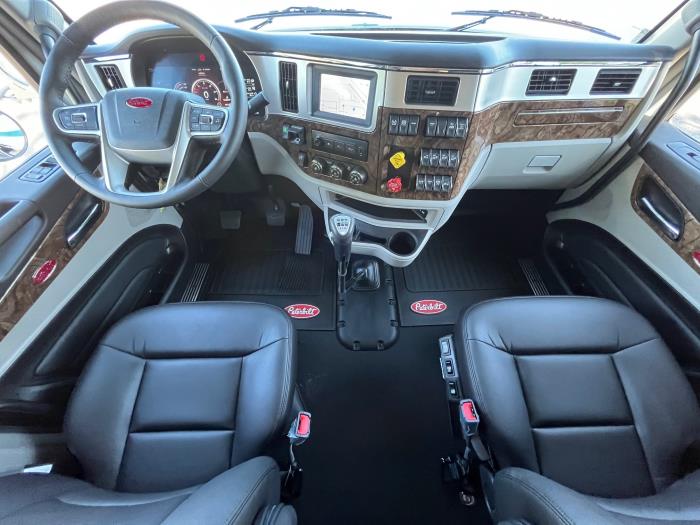 2027 Peterbilt 589-35