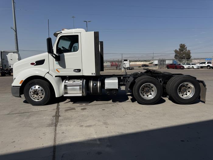 2021 Peterbilt 579-8
