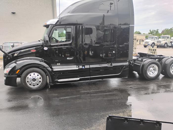 2023 Peterbilt 579-3
