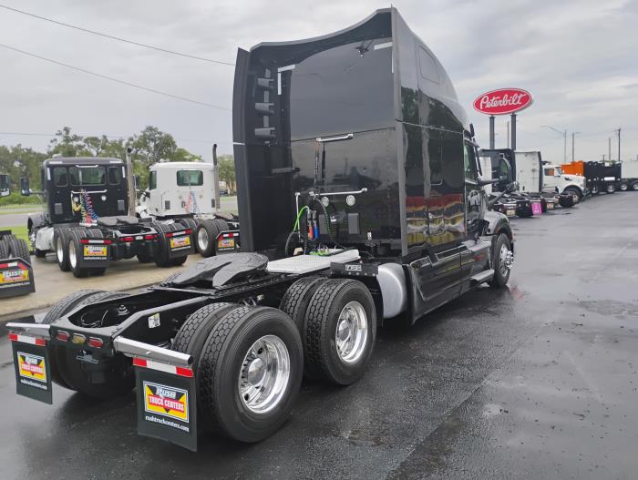 2023 Peterbilt 579-7